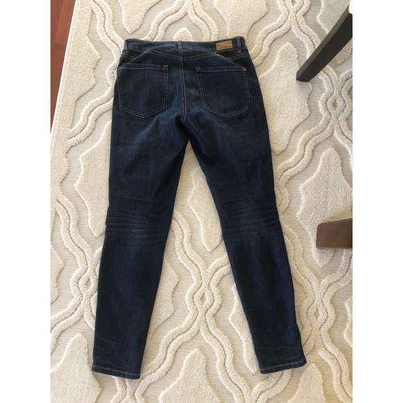 Ladies size 7 jeans:) - Picture 2 of 2